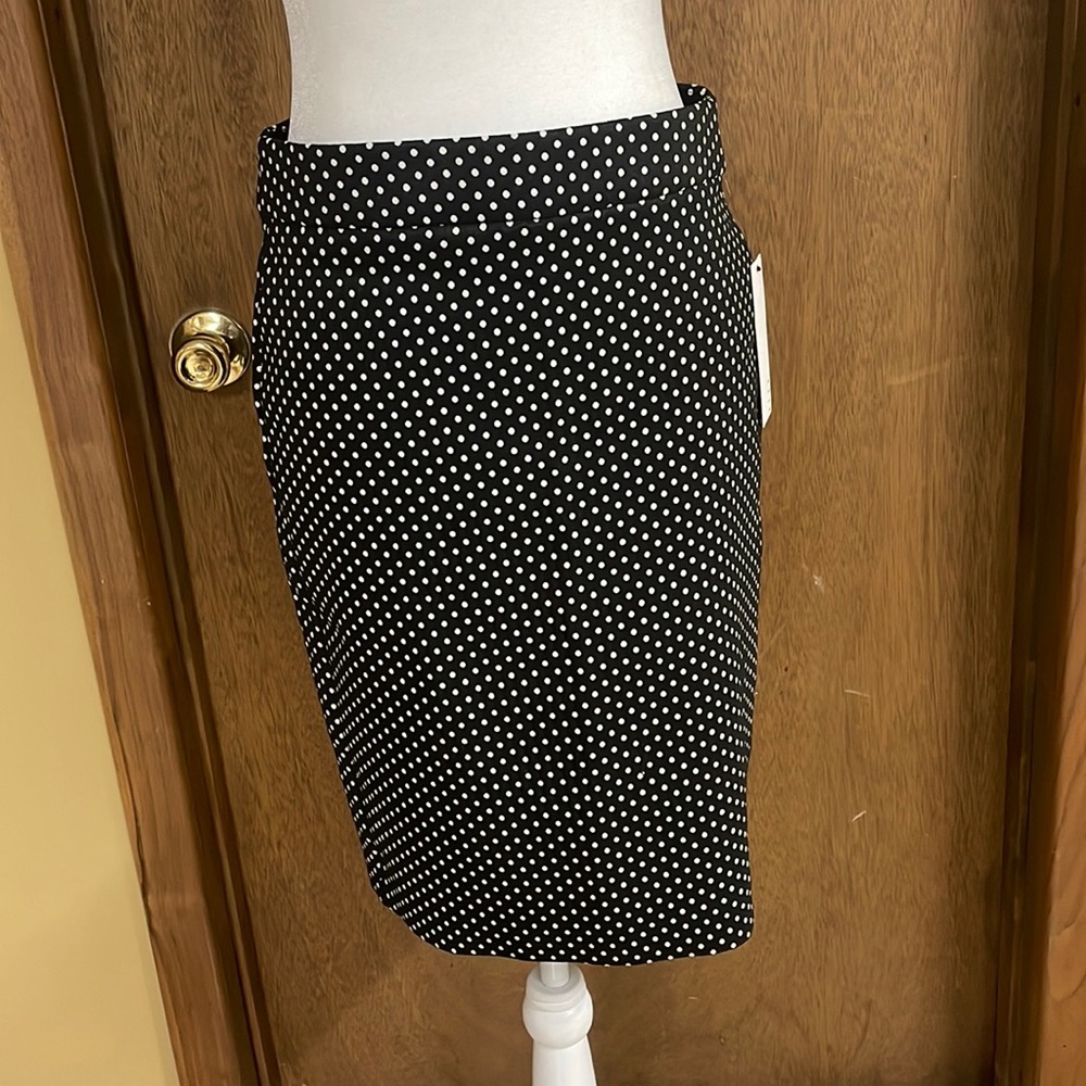 Elle pull on skirt